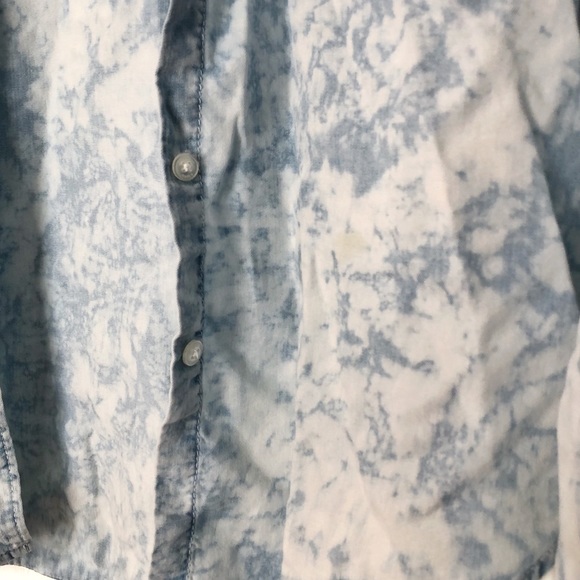 AEO Bleached Chambray Denim Button Up Shirt - Picture 6 of 7